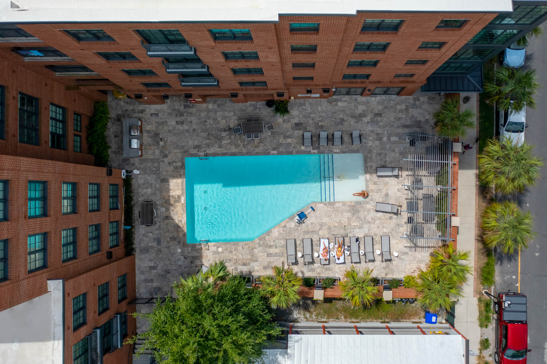 aerial view of the outdoor pool at summit place apartments